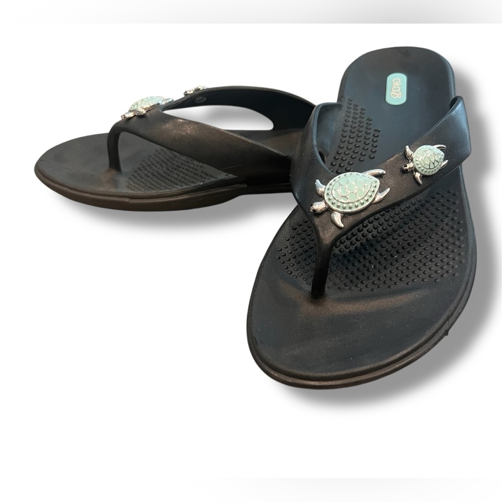 Oka-B Sea Turtle Embellishment Thong Sandals Theresa Licorice size large